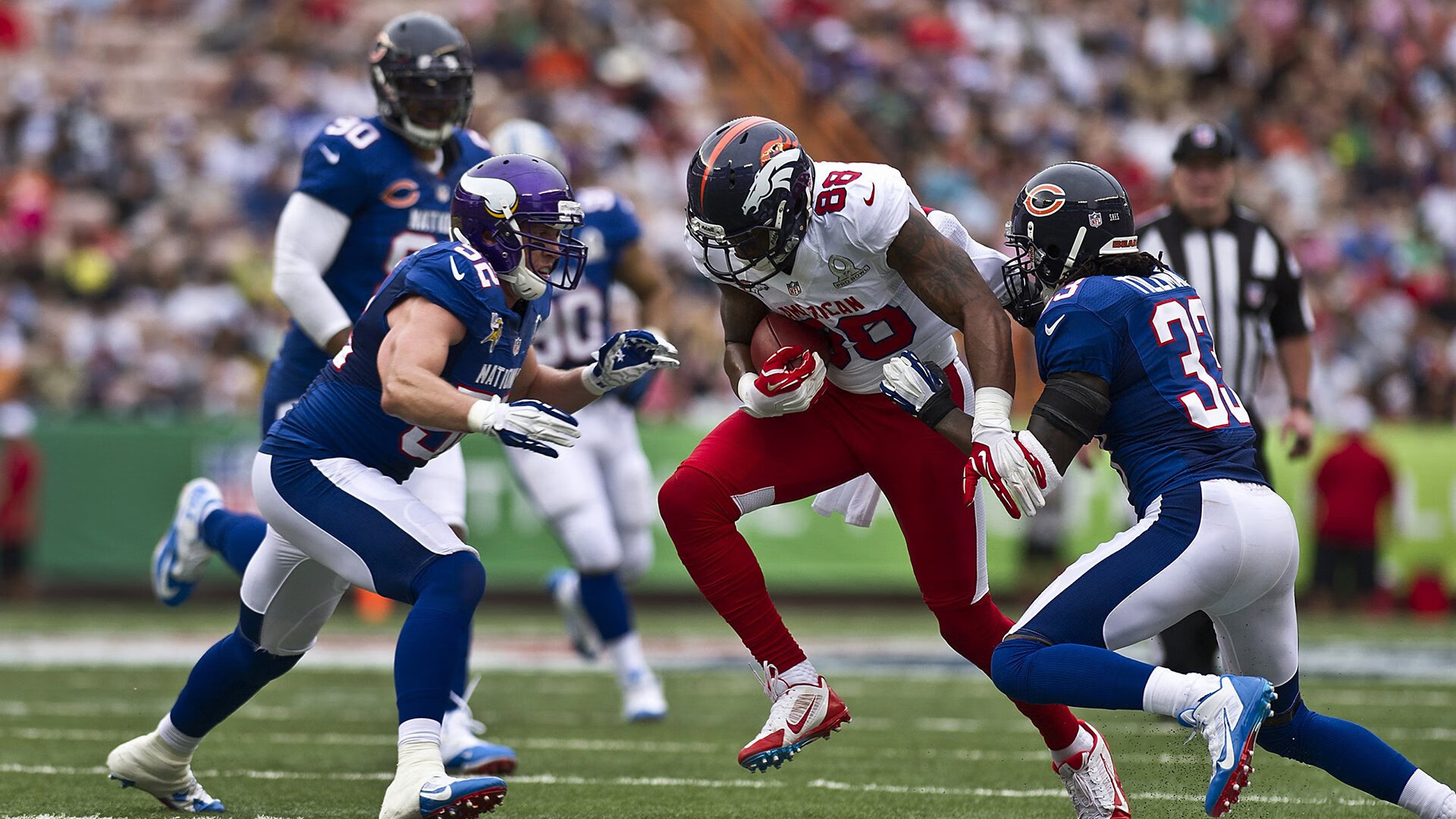 卡特的传球、踢球与比赛控制力，使全黑队成为橄榄球巨头，卡特十佳球